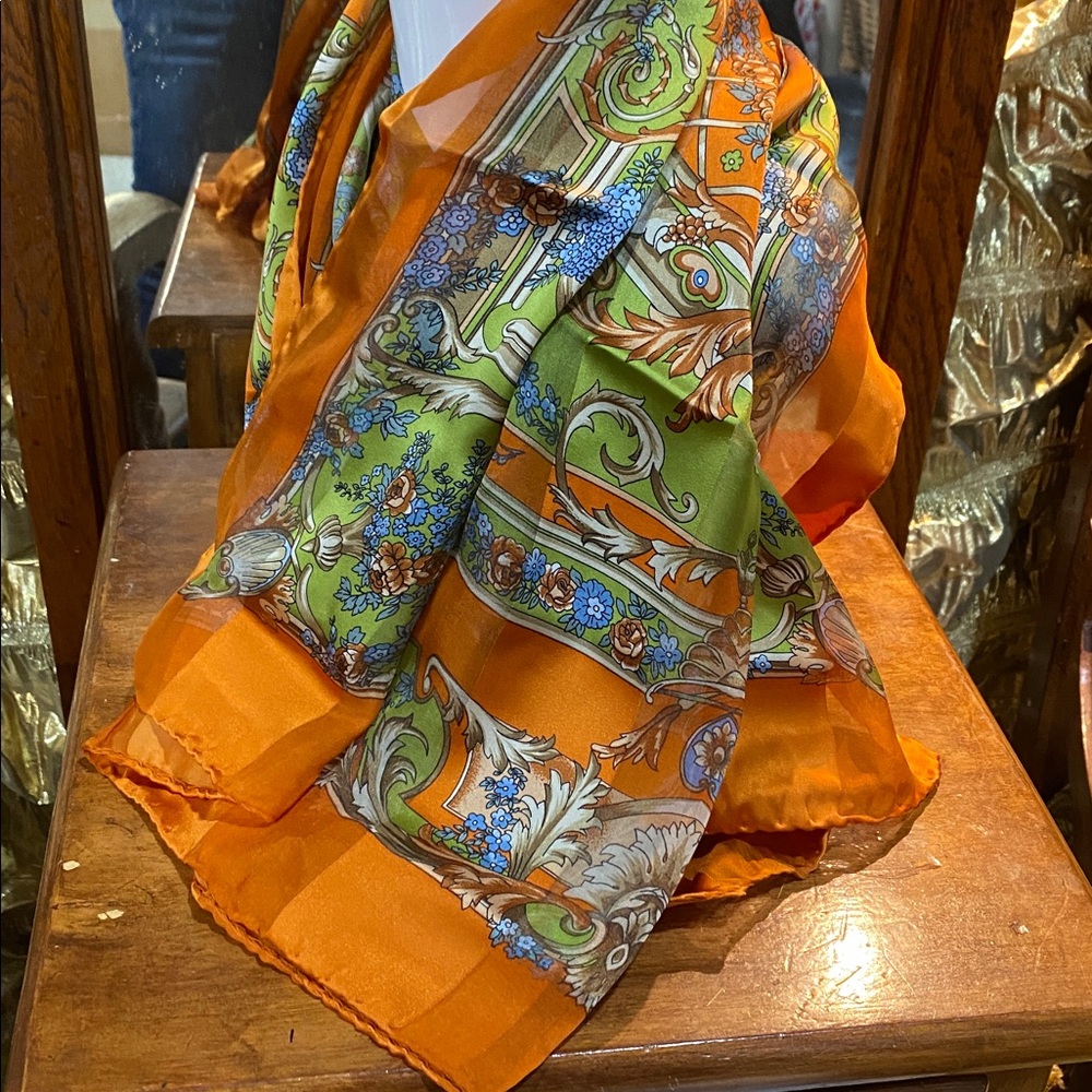 Vibrant Orange & Green Medallion Silk Scarf 34 x 34 inch
NWOTs 100% Silk - Picture 5 of 7